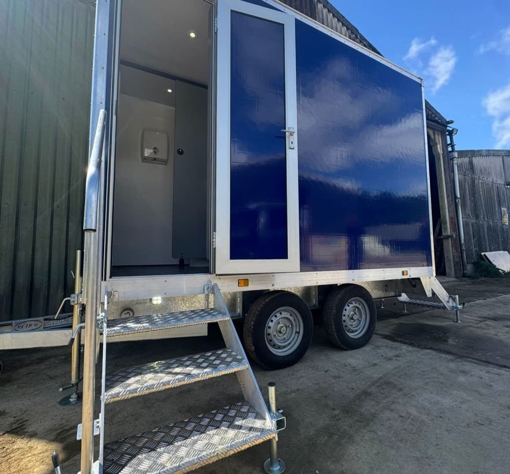 3+1 luxury toilet trailer with steps and open entrance