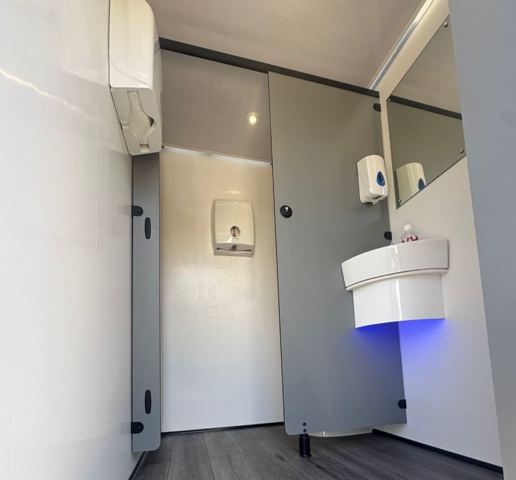 3+1 luxury toilet trailer interior corridor and handwash area