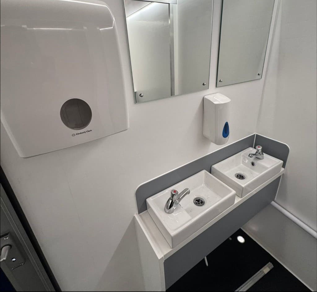 4+1 luxury toilet trailer double sink vanity
